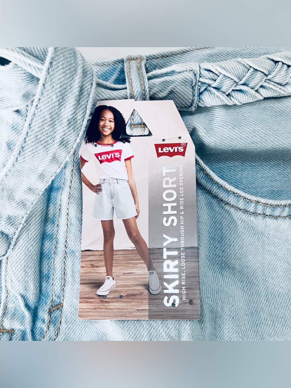 Girls Levi’s “Skirty Short” Jean Shorts ,High Rise With Braided Belt, Size 14